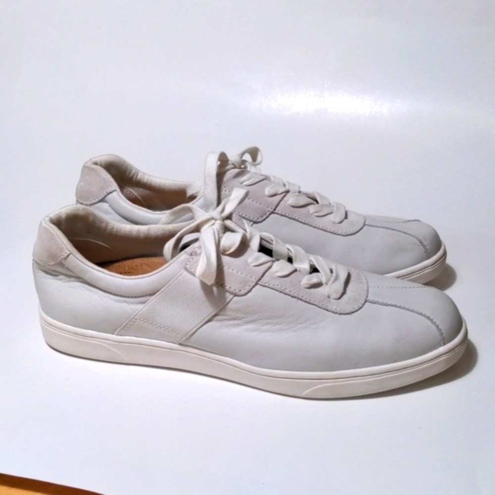 VIONIC LEATHER SNEAKERS